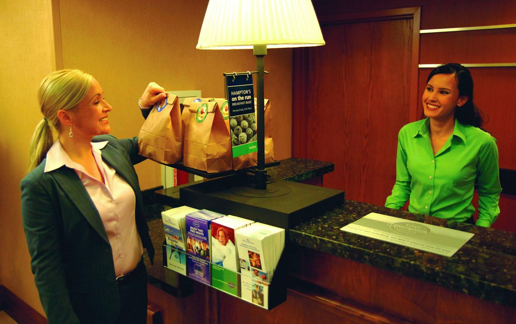 Hampton Inn Portland Airport Kültér fotó