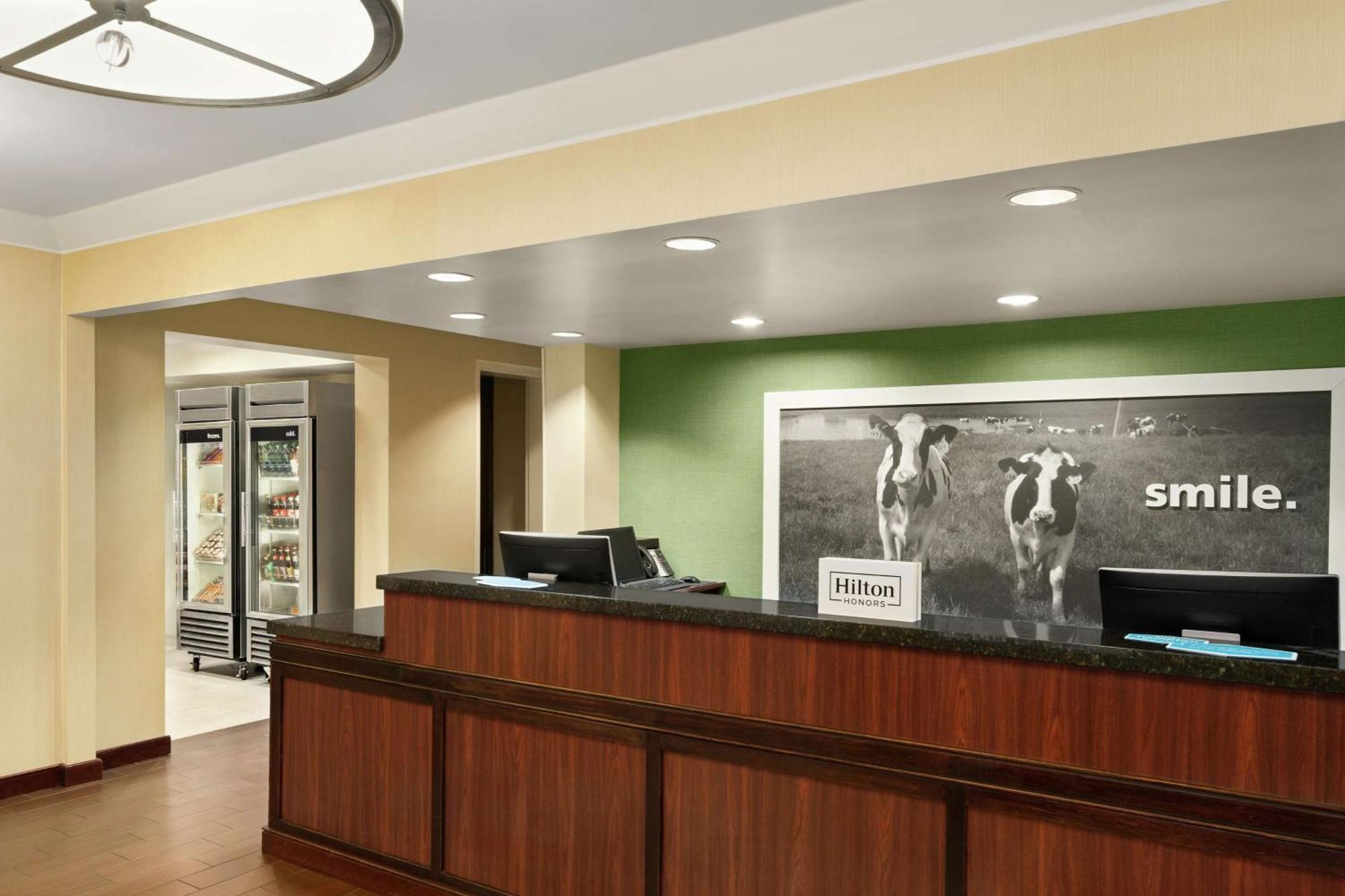 Hampton Inn Portland Airport Kültér fotó